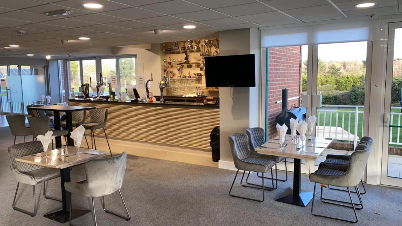 The Vale Golf & Country Club Villa Bishampton Exteriör bild