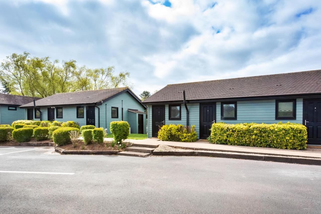 The Vale Golf & Country Club Villa Bishampton Exteriör bild