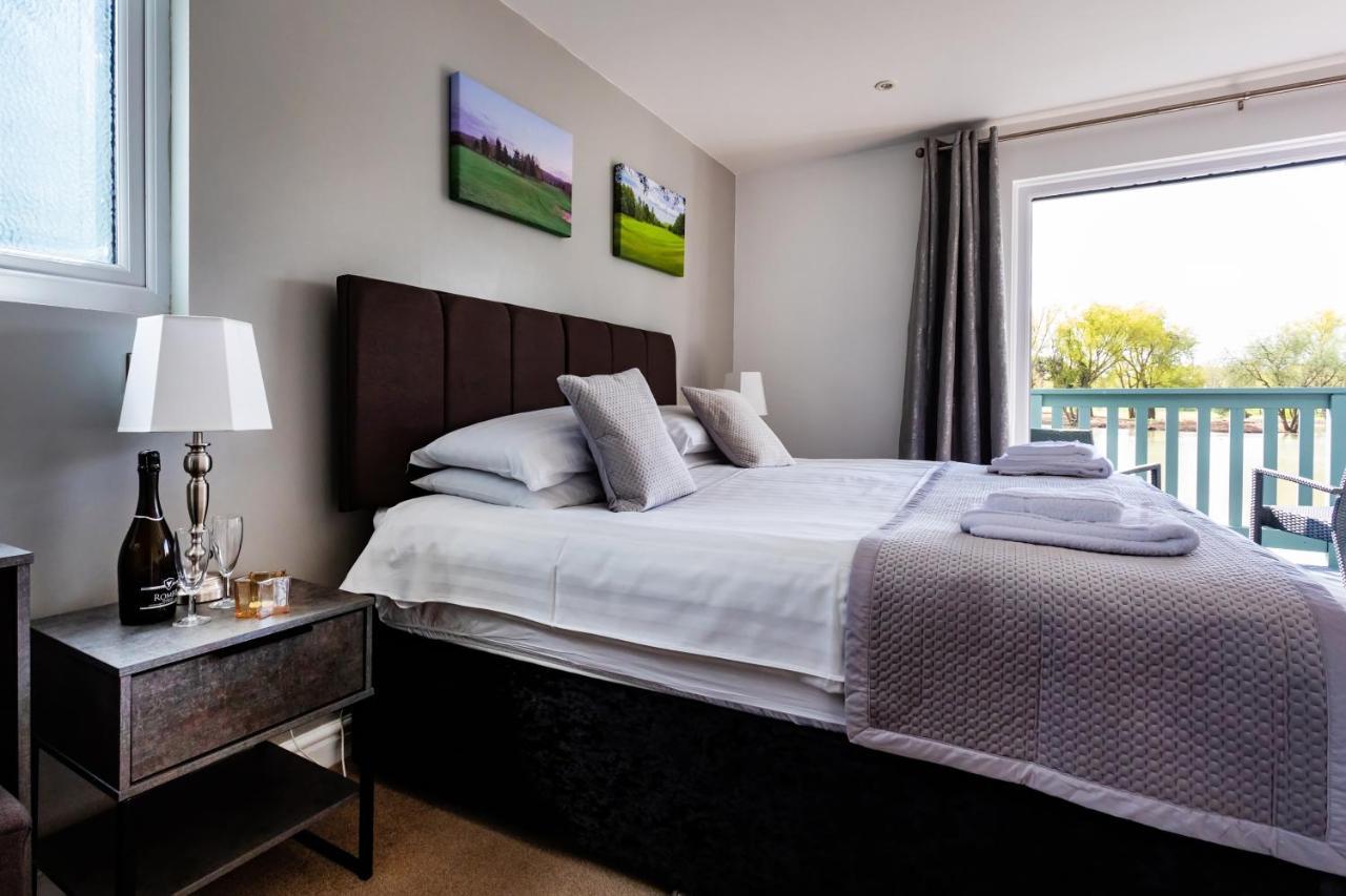 The Vale Golf & Country Club Villa Bishampton Exteriör bild