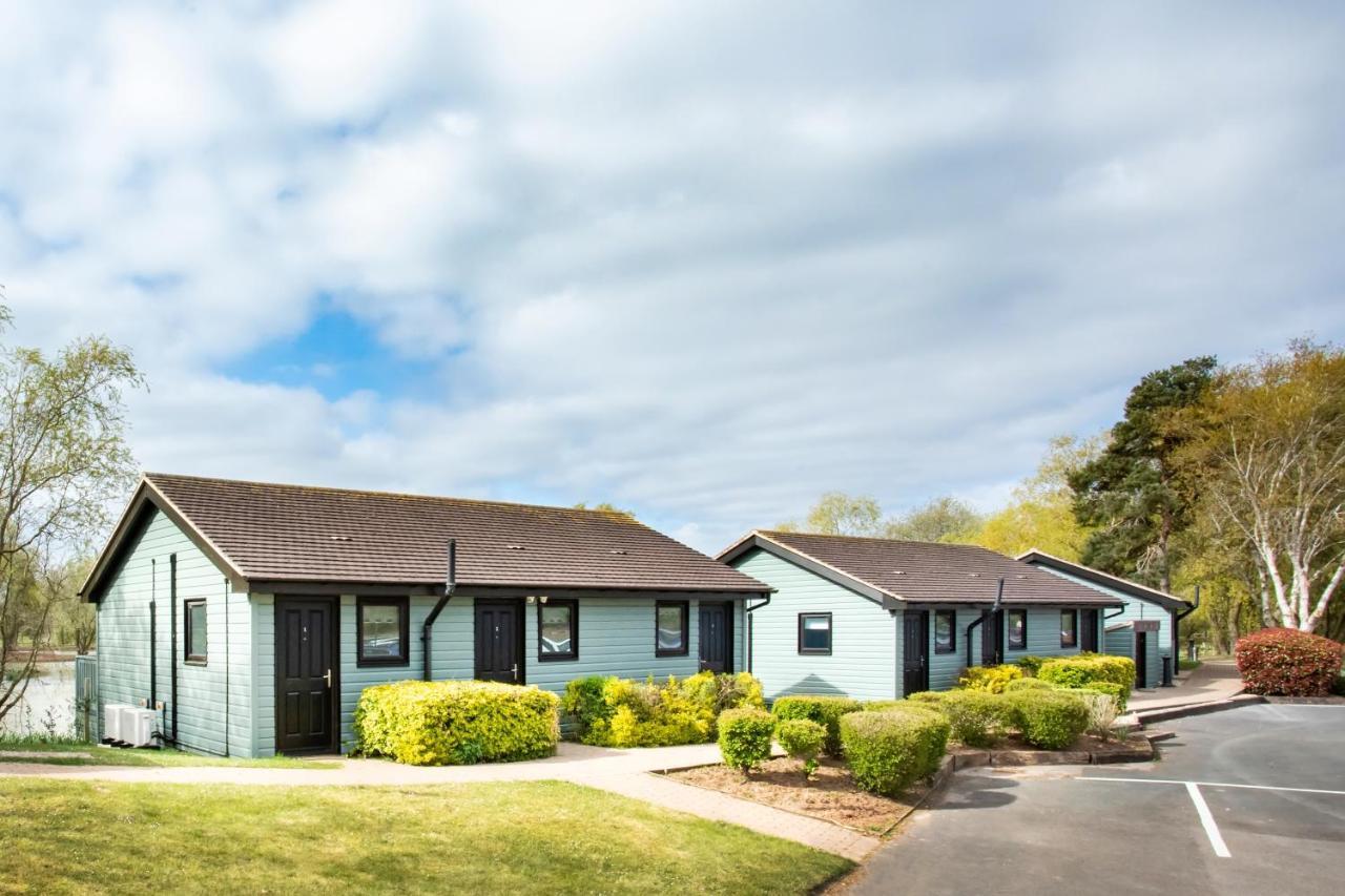 The Vale Golf & Country Club Villa Bishampton Exteriör bild