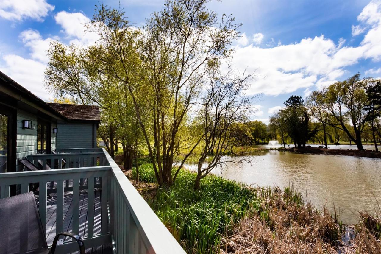 The Vale Golf & Country Club Villa Bishampton Exteriör bild