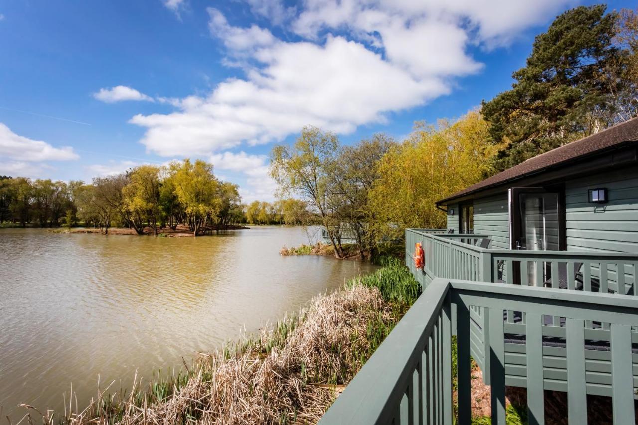 The Vale Golf & Country Club Villa Bishampton Exteriör bild